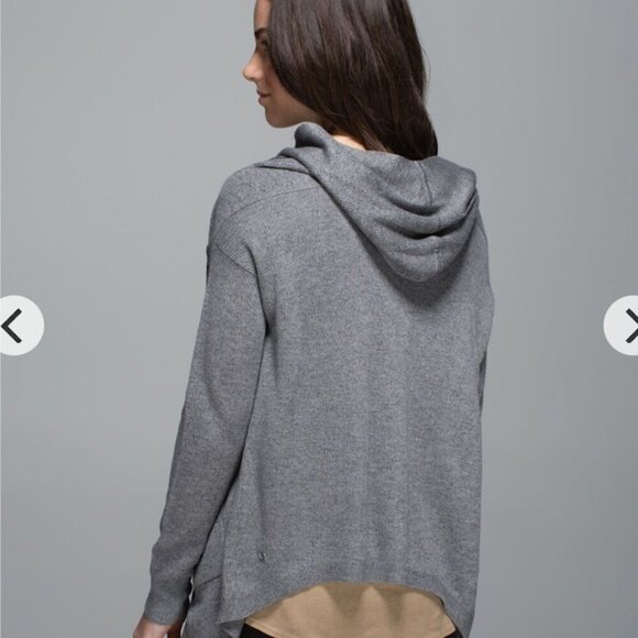 Lululemon - sz Med  -Cabin Yogi Boolux Reversible Cardigan Wrap in Black + Grey - Picture 4 of 8